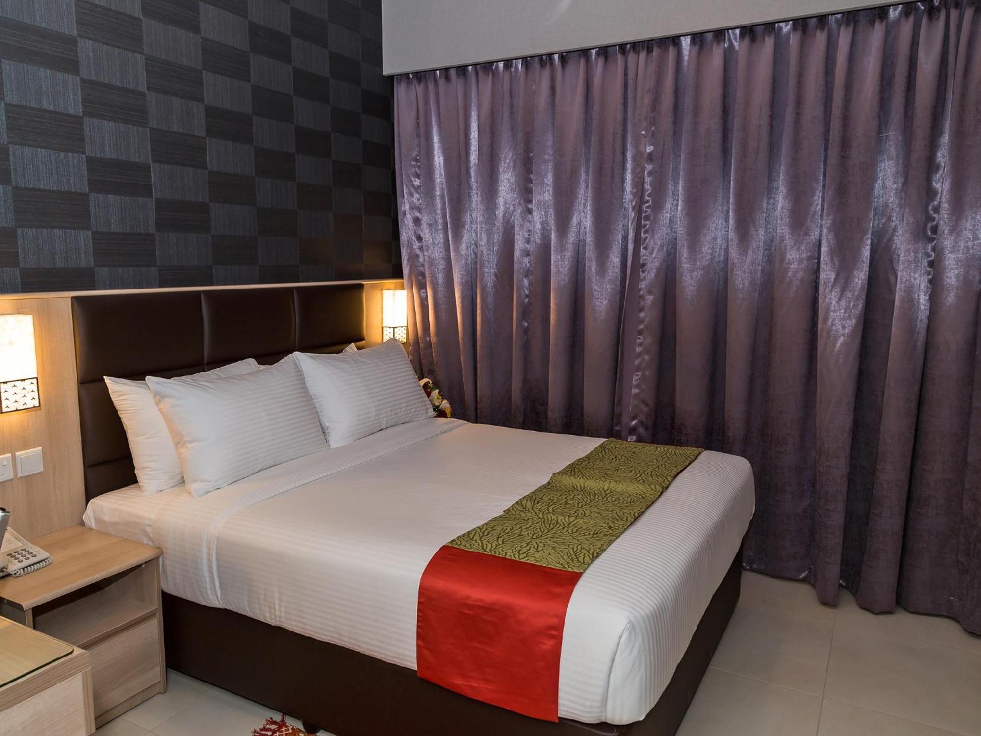 Florida Square Hotel Dubai Rum bild