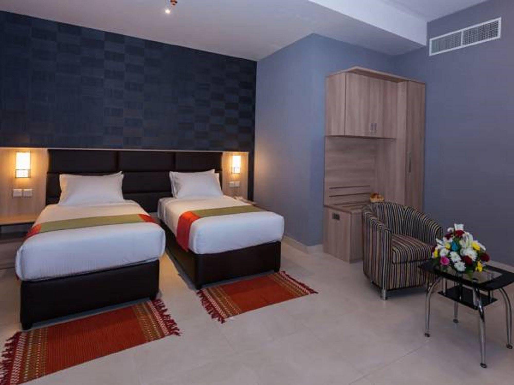 Florida Square Hotel Dubai Exteriör bild